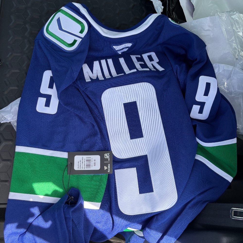 Vancouver canucks JT MILLER SIze M